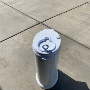 Ubi- diaper pail